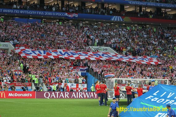 Kroatische Fans vor Anpfiff des Halbfinals in Moskau.<br />    <button type=