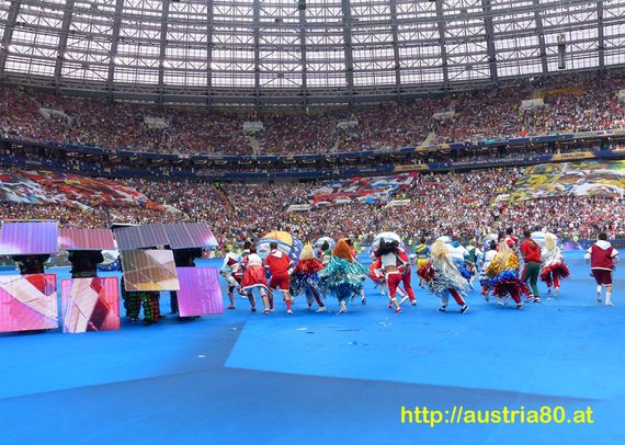 Die Abschlussfeier der WM 2018 mit Blockfahnen.<br />Bild: Austria80.at“><figcaption>Die Abschlussfeier der WM 2018 mit Blockfahnen.<br />Bild: Austria80.at</figcaption></figure>
<figure><img decoding=