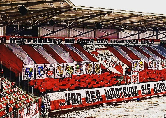 Aus ganz Thüringen sollen RWE-Fans zum Fanmarsch und zum Heimspiel anreisen.<br />Bild: franz_erfurt”><figcaption>Aus ganz Thüringen sollen RWE-Fans zum Fanmarsch und zum Heimspiel anreisen.<br />Bild: franz_erfurt</figcaption></figure>
                </div>
                
                <!-- YouTube (Meta-Feld) -->
                
            </div>
        </article>

                <script>
        (function() {
            var root = document.querySelector('.ff-single-news-gallery');
            if (!root) return;
            var slides = root.querySelectorAll('.ff-single-news-gallery-slide');
            var dots = root.querySelectorAll('.ff-single-news-gallery-dot');
            var prev = root.querySelector('.ff-single-news-gallery-prev');
            var next = root.querySelector('.ff-single-news-gallery-next');
            var n = slides.length;
            if (n < 2) return;
            var i = 0;
            function closeAllImgInfo() {
                root.querySelectorAll('.ff-fv-img-info-host.is-info-open').forEach(function(host) {
                    host.classList.remove('is-info-open');
                    var b = host.querySelector('.ff-fv-img-info-btn');
                    var p = host.querySelector('.ff-fv-img-info-panel');
                    if (b) b.setAttribute('aria-expanded', 'false');
                    if (p) p.setAttribute('aria-hidden', 'true');
                });
            }
            function show(idx) {
                closeAllImgInfo();
                i = ((idx % n) + n) % n;
                for (var s = 0; s < n; s++) {
                    if (s === i) slides[s].removeAttribute('hidden'); else slides[s].setAttribute('hidden', '');
                }
                for (var s = 0; s < dots.length; s++) {
                    dots[s].classList.toggle('is-active', s === i);
                    dots[s].setAttribute('aria-selected', s === i ? 'true' : 'false');
                }
            }
            if (prev) prev.addEventListener('click', function() { show(i - 1); });
            if (next) next.addEventListener('click', function() { show(i + 1); });
            for (var d = 0; d < dots.length; d++) {
                (function(di) { dots[di].addEventListener('click', function() { show(di); }); })(d);
            }
        })();
        </script>
        
        <!-- Kommentare -->
                <section class=