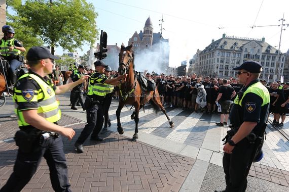 Fanmarsch der Sturm Graz-Fans.<br />Bild: SturmTifo.com“><figcaption>Fanmarsch der Sturm Graz-Fans.<br />Bild: SturmTifo.com</figcaption></figure>
<figure><img decoding=