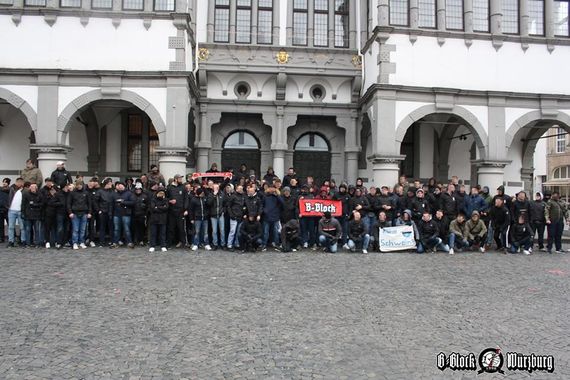 Bei Spielen unter der Woche können weniger Fans auswärts fahren. <br />Bild: b-block-wuerzburg.de”><figcaption>Bei Spielen unter der Woche können weniger Fans auswärts fahren. <br />Bild: b-block-wuerzburg.de</figcaption></figure>
<figure><img decoding=