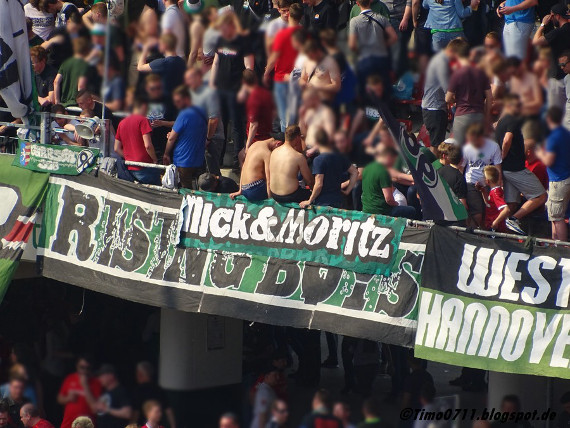 Die Rising Boys Hannover sollen laut des Blogberichts aus der Nordkurve gedrängt worden sein.<br />Bild: timo0711.blogspot.de”><figcaption>Die Rising Boys Hannover sollen laut des Blogberichts aus der Nordkurve gedrängt worden sein.<br />Bild: timo0711.blogspot.de</figcaption></figure>
<figure><img decoding=