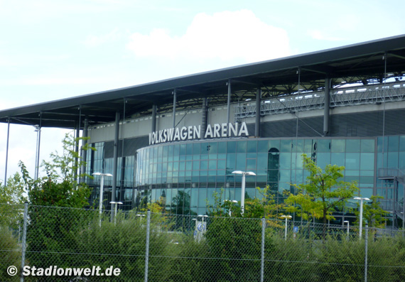 Der neue Sicherheitsring soll 20 Meter vor den bisherigen Kontrollen eingerichtet werden.<br />Bild: Stadionwelt”><figcaption>Der neue Sicherheitsring soll 20 Meter vor den bisherigen Kontrollen eingerichtet werden.<br />Bild: Stadionwelt</figcaption></figure>
                </div>
                
                <!-- YouTube (Meta-Feld) -->
                
            </div>
        </article>

                <script>
        (function() {
            var root = document.querySelector('.ff-single-news-gallery');
            if (!root) return;
            var slides = root.querySelectorAll('.ff-single-news-gallery-slide');
            var dots = root.querySelectorAll('.ff-single-news-gallery-dot');
            var prev = root.querySelector('.ff-single-news-gallery-prev');
            var next = root.querySelector('.ff-single-news-gallery-next');
            var n = slides.length;
            if (n < 2) return;
            var i = 0;
            function closeAllImgInfo() {
                root.querySelectorAll('.ff-fv-img-info-host.is-info-open').forEach(function(host) {
                    host.classList.remove('is-info-open');
                    var b = host.querySelector('.ff-fv-img-info-btn');
                    var p = host.querySelector('.ff-fv-img-info-panel');
                    if (b) b.setAttribute('aria-expanded', 'false');
                    if (p) p.setAttribute('aria-hidden', 'true');
                });
            }
            function show(idx) {
                closeAllImgInfo();
                i = ((idx % n) + n) % n;
                for (var s = 0; s < n; s++) {
                    if (s === i) slides[s].removeAttribute('hidden'); else slides[s].setAttribute('hidden', '');
                }
                for (var s = 0; s < dots.length; s++) {
                    dots[s].classList.toggle('is-active', s === i);
                    dots[s].setAttribute('aria-selected', s === i ? 'true' : 'false');
                }
            }
            if (prev) prev.addEventListener('click', function() { show(i - 1); });
            if (next) next.addEventListener('click', function() { show(i + 1); });
            for (var d = 0; d < dots.length; d++) {
                (function(di) { dots[di].addEventListener('click', function() { show(di); }); })(d);
            }
        })();
        </script>
        
        <!-- Kommentare -->
                <section class=