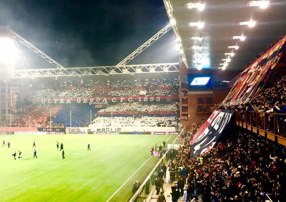 Die Ultras vom FC Genua riefen zum Boykott des Spiels in Mailand auf.<br />Bild: Würzburger Expertenrunde“><figcaption>Die Ultras vom FC Genua riefen zum Boykott des Spiels in Mailand auf.<br />Bild: Würzburger Expertenrunde</figcaption></figure>
<figure><img decoding=