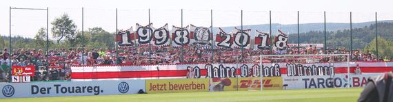 Optische Aktion für die FCA-Freunde aus Würzburg.<br />Bild: Steven Mohr Photography”><figcaption>Optische Aktion für die FCA-Freunde aus Würzburg.<br />Bild: Steven Mohr Photography</figcaption></figure>
<figure><img decoding=