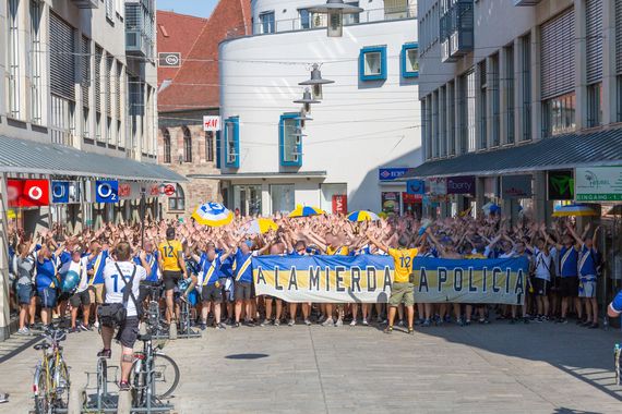 Der Marsch zum Stadion. Bild: Horda-Azzuro.de