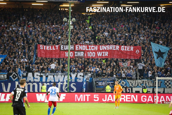 Spruachband auf der Nordtribüne Hamburg in Richtung FC St. Pauli-Fans.<br />Bild: Faszination Fankurve”><figcaption>Spruachband auf der Nordtribüne Hamburg in Richtung FC St. Pauli-Fans.<br />Bild: Faszination Fankurve</figcaption></figure>
<figure><img decoding=