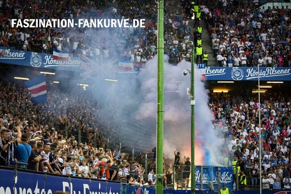 Pyroshow der Holstein-Fans in Hamburg.<br />Bild: Faszination Fankurve”><figcaption>Pyroshow der Holstein-Fans in Hamburg.<br />Bild: Faszination Fankurve</figcaption></figure>
<figure><img decoding=