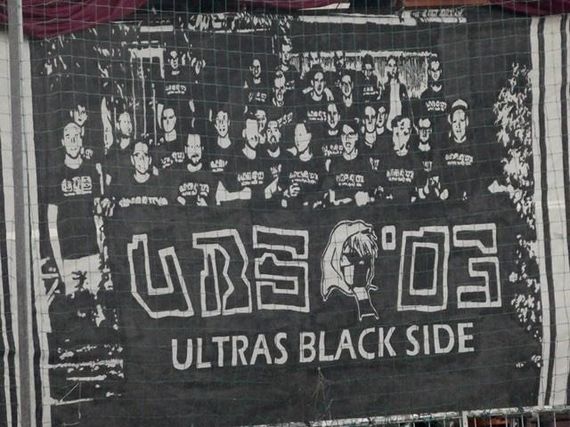 Ein Motiv der mehrteiligen Choreografie.<br />Bild: 2mal45″><figcaption>Ein Motiv der mehrteiligen Choreografie.<br />Bild: 2mal45</figcaption></figure>
                </div>
                
                <!-- YouTube (Meta-Feld) -->
                
            </div>
        </article>

                <script>
        (function() {
            var root = document.querySelector('.ff-single-news-gallery');
            if (!root) return;
            var slides = root.querySelectorAll('.ff-single-news-gallery-slide');
            var dots = root.querySelectorAll('.ff-single-news-gallery-dot');
            var prev = root.querySelector('.ff-single-news-gallery-prev');
            var next = root.querySelector('.ff-single-news-gallery-next');
            var n = slides.length;
            if (n < 2) return;
            var i = 0;
            function closeAllImgInfo() {
                root.querySelectorAll('.ff-fv-img-info-host.is-info-open').forEach(function(host) {
                    host.classList.remove('is-info-open');
                    var b = host.querySelector('.ff-fv-img-info-btn');
                    var p = host.querySelector('.ff-fv-img-info-panel');
                    if (b) b.setAttribute('aria-expanded', 'false');
                    if (p) p.setAttribute('aria-hidden', 'true');
                });
            }
            function show(idx) {
                closeAllImgInfo();
                i = ((idx % n) + n) % n;
                for (var s = 0; s < n; s++) {
                    if (s === i) slides[s].removeAttribute('hidden'); else slides[s].setAttribute('hidden', '');
                }
                for (var s = 0; s < dots.length; s++) {
                    dots[s].classList.toggle('is-active', s === i);
                    dots[s].setAttribute('aria-selected', s === i ? 'true' : 'false');
                }
            }
            if (prev) prev.addEventListener('click', function() { show(i - 1); });
            if (next) next.addEventListener('click', function() { show(i + 1); });
            for (var d = 0; d < dots.length; d++) {
                (function(di) { dots[di].addEventListener('click', function() { show(di); }); })(d);
            }
        })();
        </script>
        
        <!-- Kommentare -->
                <section class=