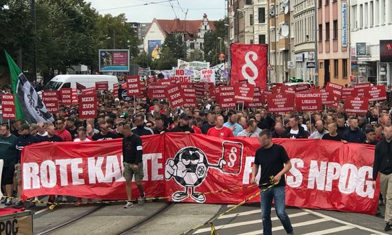 Der Block der Hannover 96-Fans.<br />Bild: Dr. Andreas Hüttl”><figcaption>Der Block der Hannover 96-Fans.<br />Bild: Dr. Andreas Hüttl</figcaption></figure>
<figure><img decoding=
