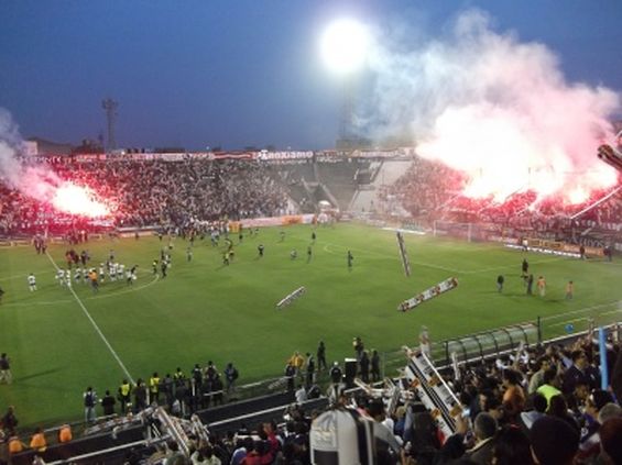 Die Barra Brava von Alianza Lima ging gegen die Besetzer aus der Sekte vor und verjagte sie.<br />Archivbild: Faszination Fankurve“><figcaption>Die Barra Brava von Alianza Lima ging gegen die Besetzer aus der Sekte vor und verjagte sie.<br />Archivbild: Faszination Fankurve</figcaption></figure>
            </div>

                    </article>

                <section class=