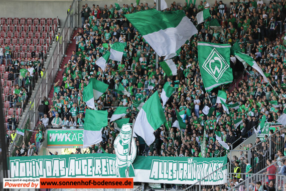 Werder Bremen-Fans am Samstag in Augsburg.<br />Bild: sport-in-augsburg.de”><figcaption>Werder Bremen-Fans am Samstag in Augsburg.<br />Bild: sport-in-augsburg.de</figcaption></figure>
                </div>
                
                <!-- YouTube (Meta-Feld) -->
                
            </div>
        </article>

                <script>
        (function() {
            var root = document.querySelector('.ff-single-news-gallery');
            if (!root) return;
            var slides = root.querySelectorAll('.ff-single-news-gallery-slide');
            var dots = root.querySelectorAll('.ff-single-news-gallery-dot');
            var prev = root.querySelector('.ff-single-news-gallery-prev');
            var next = root.querySelector('.ff-single-news-gallery-next');
            var n = slides.length;
            if (n < 2) return;
            var i = 0;
            function closeAllImgInfo() {
                root.querySelectorAll('.ff-fv-img-info-host.is-info-open').forEach(function(host) {
                    host.classList.remove('is-info-open');
                    var b = host.querySelector('.ff-fv-img-info-btn');
                    var p = host.querySelector('.ff-fv-img-info-panel');
                    if (b) b.setAttribute('aria-expanded', 'false');
                    if (p) p.setAttribute('aria-hidden', 'true');
                });
            }
            function show(idx) {
                closeAllImgInfo();
                i = ((idx % n) + n) % n;
                for (var s = 0; s < n; s++) {
                    if (s === i) slides[s].removeAttribute('hidden'); else slides[s].setAttribute('hidden', '');
                }
                for (var s = 0; s < dots.length; s++) {
                    dots[s].classList.toggle('is-active', s === i);
                    dots[s].setAttribute('aria-selected', s === i ? 'true' : 'false');
                }
            }
            if (prev) prev.addEventListener('click', function() { show(i - 1); });
            if (next) next.addEventListener('click', function() { show(i + 1); });
            for (var d = 0; d < dots.length; d++) {
                (function(di) { dots[di].addEventListener('click', function() { show(di); }); })(d);
            }
        })();
        </script>
        
        <!-- Kommentare -->
                <section class=