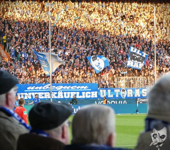 Die Ultras Bochum kehrten gestern in die Ostkurve zurück.<br />Bild: Jokers Radeberg”><figcaption>Die Ultras Bochum kehrten gestern in die Ostkurve zurück.<br />Bild: Jokers Radeberg</figcaption></figure>
<figure><img decoding=