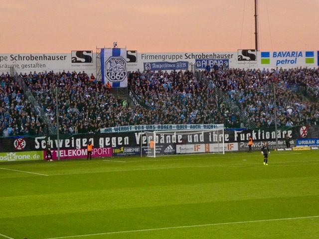 Der Protest der 1860 München-Fans. Bild: 2mal45