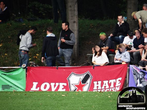 Am vergangenen Mittwoch sollen Fans von Roter Stern Leipzig in Zwenkau angegriffen worden sein.<br />Symbolbild: losmisenas.blogspot.de”><figcaption>Am vergangenen Mittwoch sollen Fans von Roter Stern Leipzig in Zwenkau angegriffen worden sein.<br />Symbolbild: losmisenas.blogspot.de</figcaption></figure>
                </div>
                
                <!-- YouTube (Meta-Feld) -->
                
            </div>
        </article>

                <script>
        (function() {
            var root = document.querySelector('.ff-single-news-gallery');
            if (!root) return;
            var slides = root.querySelectorAll('.ff-single-news-gallery-slide');
            var dots = root.querySelectorAll('.ff-single-news-gallery-dot');
            var prev = root.querySelector('.ff-single-news-gallery-prev');
            var next = root.querySelector('.ff-single-news-gallery-next');
            var n = slides.length;
            if (n < 2) return;
            var i = 0;
            function closeAllImgInfo() {
                root.querySelectorAll('.ff-fv-img-info-host.is-info-open').forEach(function(host) {
                    host.classList.remove('is-info-open');
                    var b = host.querySelector('.ff-fv-img-info-btn');
                    var p = host.querySelector('.ff-fv-img-info-panel');
                    if (b) b.setAttribute('aria-expanded', 'false');
                    if (p) p.setAttribute('aria-hidden', 'true');
                });
            }
            function show(idx) {
                closeAllImgInfo();
                i = ((idx % n) + n) % n;
                for (var s = 0; s < n; s++) {
                    if (s === i) slides[s].removeAttribute('hidden'); else slides[s].setAttribute('hidden', '');
                }
                for (var s = 0; s < dots.length; s++) {
                    dots[s].classList.toggle('is-active', s === i);
                    dots[s].setAttribute('aria-selected', s === i ? 'true' : 'false');
                }
            }
            if (prev) prev.addEventListener('click', function() { show(i - 1); });
            if (next) next.addEventListener('click', function() { show(i + 1); });
            for (var d = 0; d < dots.length; d++) {
                (function(di) { dots[di].addEventListener('click', function() { show(di); }); })(d);
            }
        })();
        </script>
        
        <!-- Kommentare -->
                <section class=