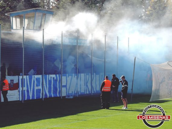 Das Intro der Wacker Nordhausen-Fans.<br />Bild: losmisenas.blogspot.de”><figcaption>Das Intro der Wacker Nordhausen-Fans.<br />Bild: losmisenas.blogspot.de</figcaption></figure>
<figure><img decoding=