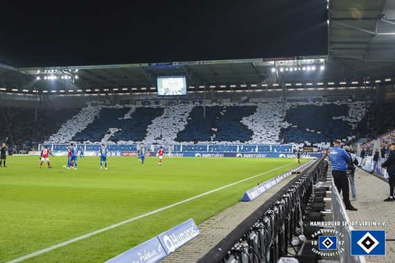 Die Choreografie im Block U.<br />Bild: hsv-ev.de”><figcaption>Die Choreografie im Block U.<br />Bild: hsv-ev.de</figcaption></figure>
<figure><img decoding=