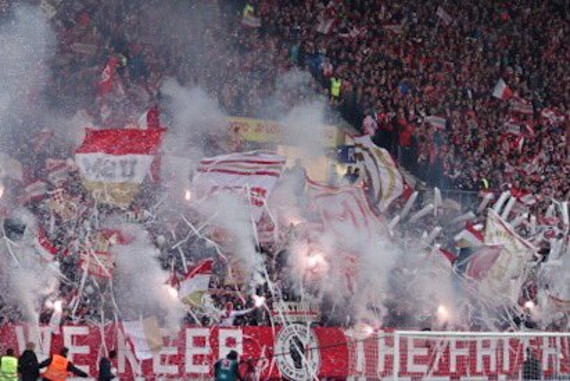 Das Intro der Mainz 05-Fans.<br />Bild: meenzer-on-tour.de”><figcaption>Das Intro der Mainz 05-Fans.<br />Bild: meenzer-on-tour.de</figcaption></figure>
<figure><img decoding=