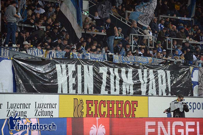 Luzerner Spruchband gegen den Videoassistenten.<br />Bild: fcl.fan-fotos.ch“><figcaption>Luzerner Spruchband gegen den Videoassistenten.<br />Bild: fcl.fan-fotos.ch</figcaption></figure>
            </div>

                    </article>

                <section class=