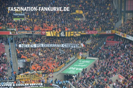 Spruchband der Dynamo-Fans in Köln.<br />Bild: Faszination Fankurve”><figcaption>Spruchband der Dynamo-Fans in Köln.<br />Bild: Faszination Fankurve</figcaption></figure>
                </div>
                
                <!-- YouTube (Meta-Feld) -->
                
            </div>
        </article>

                <script>
        (function() {
            var root = document.querySelector('.ff-single-news-gallery');
            if (!root) return;
            var slides = root.querySelectorAll('.ff-single-news-gallery-slide');
            var dots = root.querySelectorAll('.ff-single-news-gallery-dot');
            var prev = root.querySelector('.ff-single-news-gallery-prev');
            var next = root.querySelector('.ff-single-news-gallery-next');
            var n = slides.length;
            if (n < 2) return;
            var i = 0;
            function closeAllImgInfo() {
                root.querySelectorAll('.ff-fv-img-info-host.is-info-open').forEach(function(host) {
                    host.classList.remove('is-info-open');
                    var b = host.querySelector('.ff-fv-img-info-btn');
                    var p = host.querySelector('.ff-fv-img-info-panel');
                    if (b) b.setAttribute('aria-expanded', 'false');
                    if (p) p.setAttribute('aria-hidden', 'true');
                });
            }
            function show(idx) {
                closeAllImgInfo();
                i = ((idx % n) + n) % n;
                for (var s = 0; s < n; s++) {
                    if (s === i) slides[s].removeAttribute('hidden'); else slides[s].setAttribute('hidden', '');
                }
                for (var s = 0; s < dots.length; s++) {
                    dots[s].classList.toggle('is-active', s === i);
                    dots[s].setAttribute('aria-selected', s === i ? 'true' : 'false');
                }
            }
            if (prev) prev.addEventListener('click', function() { show(i - 1); });
            if (next) next.addEventListener('click', function() { show(i + 1); });
            for (var d = 0; d < dots.length; d++) {
                (function(di) { dots[di].addEventListener('click', function() { show(di); }); })(d);
            }
        })();
        </script>
        
        <!-- Kommentare -->
                <section class=