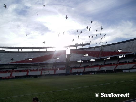 Wenn sich heute nichts mehr ändert, wird das Finale um 21 Uhr deutscher Zeit nachgeholt.<br />Bild: Stadionwelt“><figcaption>Wenn sich heute nichts mehr ändert, wird das Finale um 21 Uhr deutscher Zeit nachgeholt.<br />Bild: Stadionwelt</figcaption></figure>
            </div>

                    </article>

                <section class=
