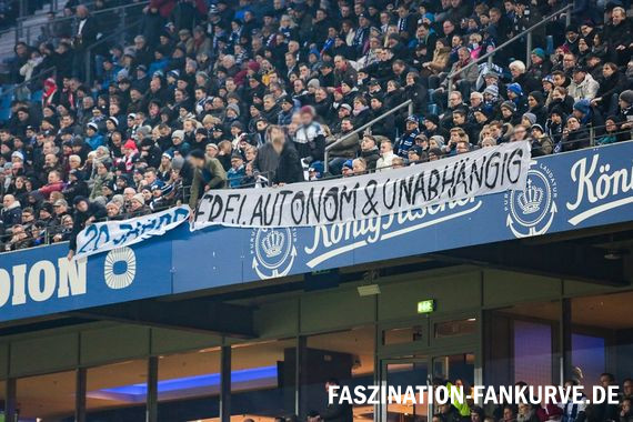 Spruchband mit Gratulation zum 20. Geburtstag von Poptown Hamburg.<br />Bild: Faszination Fankurve”><figcaption>Spruchband mit Gratulation zum 20. Geburtstag von Poptown Hamburg.<br />Bild: Faszination Fankurve</figcaption></figure>
<figure><img decoding=
