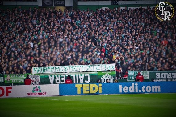 Protest der Gruppe Caillera beim Heimspiel gegen Mönchengladbach.<br />Bild: Caillera.net”><figcaption>Protest der Gruppe Caillera beim Heimspiel gegen Mönchengladbach.<br />Bild: Caillera.net</figcaption></figure>
                </div>
                
                <!-- YouTube (Meta-Feld) -->
                
            </div>
        </article>

                <script>
        (function() {
            var root = document.querySelector('.ff-single-news-gallery');
            if (!root) return;
            var slides = root.querySelectorAll('.ff-single-news-gallery-slide');
            var dots = root.querySelectorAll('.ff-single-news-gallery-dot');
            var prev = root.querySelector('.ff-single-news-gallery-prev');
            var next = root.querySelector('.ff-single-news-gallery-next');
            var n = slides.length;
            if (n < 2) return;
            var i = 0;
            function closeAllImgInfo() {
                root.querySelectorAll('.ff-fv-img-info-host.is-info-open').forEach(function(host) {
                    host.classList.remove('is-info-open');
                    var b = host.querySelector('.ff-fv-img-info-btn');
                    var p = host.querySelector('.ff-fv-img-info-panel');
                    if (b) b.setAttribute('aria-expanded', 'false');
                    if (p) p.setAttribute('aria-hidden', 'true');
                });
            }
            function show(idx) {
                closeAllImgInfo();
                i = ((idx % n) + n) % n;
                for (var s = 0; s < n; s++) {
                    if (s === i) slides[s].removeAttribute('hidden'); else slides[s].setAttribute('hidden', '');
                }
                for (var s = 0; s < dots.length; s++) {
                    dots[s].classList.toggle('is-active', s === i);
                    dots[s].setAttribute('aria-selected', s === i ? 'true' : 'false');
                }
            }
            if (prev) prev.addEventListener('click', function() { show(i - 1); });
            if (next) next.addEventListener('click', function() { show(i + 1); });
            for (var d = 0; d < dots.length; d++) {
                (function(di) { dots[di].addEventListener('click', function() { show(di); }); })(d);
            }
        })();
        </script>
        
        <!-- Kommentare -->
                <section class=