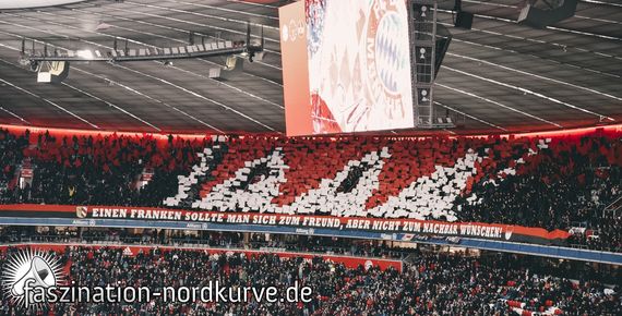 Die Choreografie im Gästeblock.<br />Bild: Faszination-Nordkurve.de”><figcaption>Die Choreografie im Gästeblock.<br />Bild: Faszination-Nordkurve.de</figcaption></figure>
                </div>
                
                <!-- YouTube (Meta-Feld) -->
                
            </div>
        </article>

                <script>
        (function() {
            var root = document.querySelector('.ff-single-news-gallery');
            if (!root) return;
            var slides = root.querySelectorAll('.ff-single-news-gallery-slide');
            var dots = root.querySelectorAll('.ff-single-news-gallery-dot');
            var prev = root.querySelector('.ff-single-news-gallery-prev');
            var next = root.querySelector('.ff-single-news-gallery-next');
            var n = slides.length;
            if (n < 2) return;
            var i = 0;
            function closeAllImgInfo() {
                root.querySelectorAll('.ff-fv-img-info-host.is-info-open').forEach(function(host) {
                    host.classList.remove('is-info-open');
                    var b = host.querySelector('.ff-fv-img-info-btn');
                    var p = host.querySelector('.ff-fv-img-info-panel');
                    if (b) b.setAttribute('aria-expanded', 'false');
                    if (p) p.setAttribute('aria-hidden', 'true');
                });
            }
            function show(idx) {
                closeAllImgInfo();
                i = ((idx % n) + n) % n;
                for (var s = 0; s < n; s++) {
                    if (s === i) slides[s].removeAttribute('hidden'); else slides[s].setAttribute('hidden', '');
                }
                for (var s = 0; s < dots.length; s++) {
                    dots[s].classList.toggle('is-active', s === i);
                    dots[s].setAttribute('aria-selected', s === i ? 'true' : 'false');
                }
            }
            if (prev) prev.addEventListener('click', function() { show(i - 1); });
            if (next) next.addEventListener('click', function() { show(i + 1); });
            for (var d = 0; d < dots.length; d++) {
                (function(di) { dots[di].addEventListener('click', function() { show(di); }); })(d);
            }
        })();
        </script>
        
        <!-- Kommentare -->
                <section class=