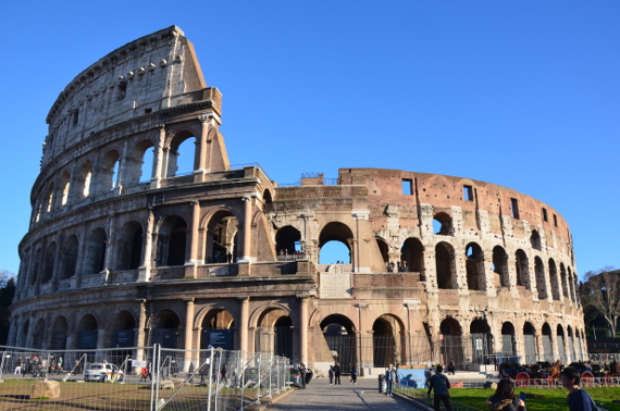In Rom sollen heute keine Glasflaschen verkauft werden.<br />Symbolbild: Faszination Fankurve“><figcaption>In Rom sollen heute keine Glasflaschen verkauft werden.<br />Symbolbild: Faszination Fankurve</figcaption></figure>
            </div>

                    </article>

                <section class=