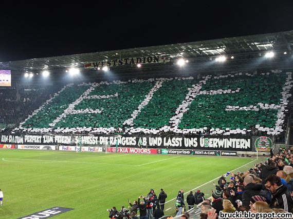 Die Choreografie der Ultras Rapid.<br />Bild: brucki.blogspot.com“><figcaption>Die Choreografie der Ultras Rapid.<br />Bild: brucki.blogspot.com</figcaption></figure>
<figure><img decoding=