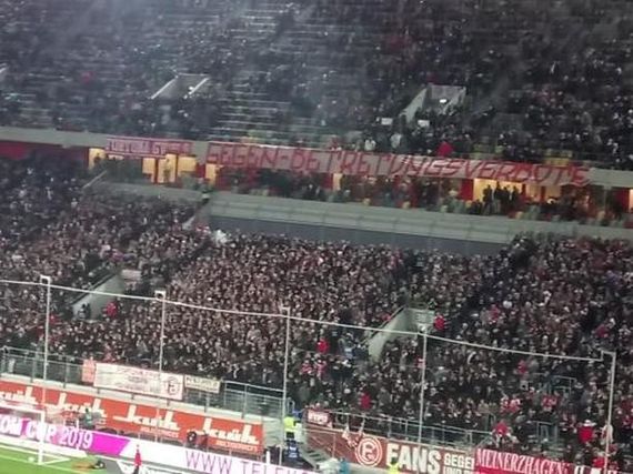 Wegen der Betretungsverbote gegen Düsseldorfer Ultras sah es gestern eher trist aus im Heimbereich. Bild: jamaha0211