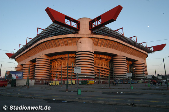 Der Vorfall ereignete sich vor Anpfiff des gestrigen Spiels auf der Via Novara in unmittelbarer Nähe zum Stadio San Siro.<br />Bild: Stadionwelt“><figcaption>Der Vorfall ereignete sich vor Anpfiff des gestrigen Spiels auf der Via Novara in unmittelbarer Nähe zum Stadio San Siro.<br />Bild: Stadionwelt</figcaption></figure>
            </div>

                    </article>

                <section class=