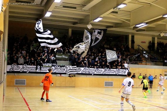 Die SK Sturm Graz-Fanszene vor einem Jahr beim Nachwuchscup.<br />Bild: SturmTifo.com“><figcaption>Die SK Sturm Graz-Fanszene vor einem Jahr beim Nachwuchscup.<br />Bild: SturmTifo.com</figcaption></figure>
            </div>

                    </article>

                <section class=
