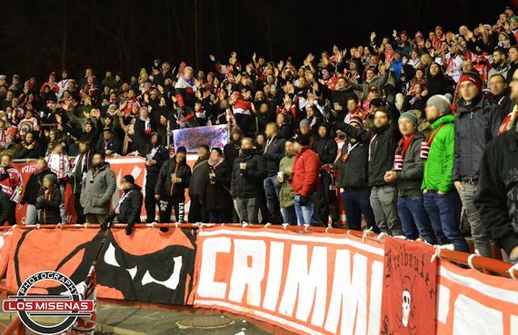 Die Eispiraten-Fans feierten den Heimsieg, als es zu den Vorfällen kam.<br />Symbolbild: losmisenas.blogspot.de”><figcaption>Die Eispiraten-Fans feierten den Heimsieg, als es zu den Vorfällen kam.<br />Symbolbild: losmisenas.blogspot.de</figcaption></figure>
                </div>
                
                <!-- YouTube (Meta-Feld) -->
                
            </div>
        </article>

                <script>
        (function() {
            var root = document.querySelector('.ff-single-news-gallery');
            if (!root) return;
            var slides = root.querySelectorAll('.ff-single-news-gallery-slide');
            var dots = root.querySelectorAll('.ff-single-news-gallery-dot');
            var prev = root.querySelector('.ff-single-news-gallery-prev');
            var next = root.querySelector('.ff-single-news-gallery-next');
            var n = slides.length;
            if (n < 2) return;
            var i = 0;
            function closeAllImgInfo() {
                root.querySelectorAll('.ff-fv-img-info-host.is-info-open').forEach(function(host) {
                    host.classList.remove('is-info-open');
                    var b = host.querySelector('.ff-fv-img-info-btn');
                    var p = host.querySelector('.ff-fv-img-info-panel');
                    if (b) b.setAttribute('aria-expanded', 'false');
                    if (p) p.setAttribute('aria-hidden', 'true');
                });
            }
            function show(idx) {
                closeAllImgInfo();
                i = ((idx % n) + n) % n;
                for (var s = 0; s < n; s++) {
                    if (s === i) slides[s].removeAttribute('hidden'); else slides[s].setAttribute('hidden', '');
                }
                for (var s = 0; s < dots.length; s++) {
                    dots[s].classList.toggle('is-active', s === i);
                    dots[s].setAttribute('aria-selected', s === i ? 'true' : 'false');
                }
            }
            if (prev) prev.addEventListener('click', function() { show(i - 1); });
            if (next) next.addEventListener('click', function() { show(i + 1); });
            for (var d = 0; d < dots.length; d++) {
                (function(di) { dots[di].addEventListener('click', function() { show(di); }); })(d);
            }
        })();
        </script>
        
        <!-- Kommentare -->
                <section class=