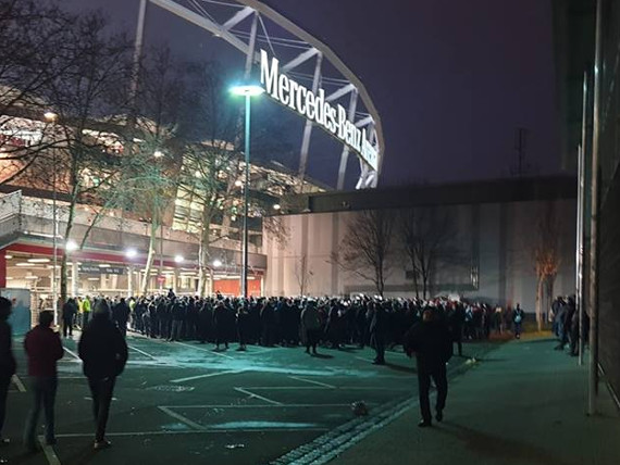 SC Freiburg-Fans vorm Eingang zum Gästeblock.<br />Bild: nordtribuene.org”><figcaption>SC Freiburg-Fans vorm Eingang zum Gästeblock.<br />Bild: nordtribuene.org</figcaption></figure>
<figure><img decoding=