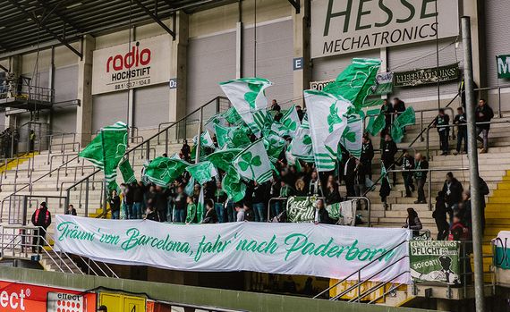 Fahnenmeer der mitgereisten Fürther Fans. Bild: spvgg-fuerth.com