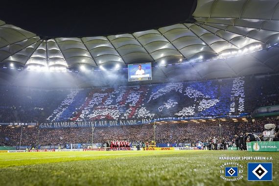 Die Choreografie auf der Nordtribüne.<br />Bild: hsv-ev.de”><figcaption>Die Choreografie auf der Nordtribüne.<br />Bild: hsv-ev.de</figcaption></figure>
<figure><img decoding=
