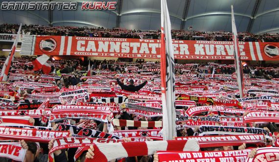 Durch den Verkauf von Kalendern konnten Stuttgarter Ultras 16.000 Euro für den guten Zweck spenden.<br />Bild: Cannstatter-Kurve.de”><figcaption>Durch den Verkauf von Kalendern konnten Stuttgarter Ultras 16.000 Euro für den guten Zweck spenden.<br />Bild: Cannstatter-Kurve.de</figcaption></figure>
                </div>
                
                <!-- YouTube (Meta-Feld) -->
                
            </div>
        </article>

                <script>
        (function() {
            var root = document.querySelector('.ff-single-news-gallery');
            if (!root) return;
            var slides = root.querySelectorAll('.ff-single-news-gallery-slide');
            var dots = root.querySelectorAll('.ff-single-news-gallery-dot');
            var prev = root.querySelector('.ff-single-news-gallery-prev');
            var next = root.querySelector('.ff-single-news-gallery-next');
            var n = slides.length;
            if (n < 2) return;
            var i = 0;
            function closeAllImgInfo() {
                root.querySelectorAll('.ff-fv-img-info-host.is-info-open').forEach(function(host) {
                    host.classList.remove('is-info-open');
                    var b = host.querySelector('.ff-fv-img-info-btn');
                    var p = host.querySelector('.ff-fv-img-info-panel');
                    if (b) b.setAttribute('aria-expanded', 'false');
                    if (p) p.setAttribute('aria-hidden', 'true');
                });
            }
            function show(idx) {
                closeAllImgInfo();
                i = ((idx % n) + n) % n;
                for (var s = 0; s < n; s++) {
                    if (s === i) slides[s].removeAttribute('hidden'); else slides[s].setAttribute('hidden', '');
                }
                for (var s = 0; s < dots.length; s++) {
                    dots[s].classList.toggle('is-active', s === i);
                    dots[s].setAttribute('aria-selected', s === i ? 'true' : 'false');
                }
            }
            if (prev) prev.addEventListener('click', function() { show(i - 1); });
            if (next) next.addEventListener('click', function() { show(i + 1); });
            for (var d = 0; d < dots.length; d++) {
                (function(di) { dots[di].addEventListener('click', function() { show(di); }); })(d);
            }
        })();
        </script>
        
        <!-- Kommentare -->
                <section class=