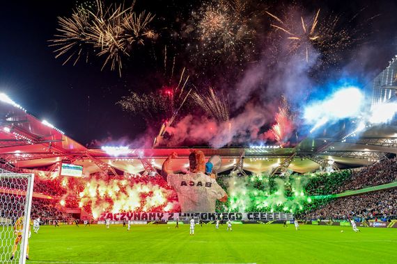 Die Choreografie der Legia-Fans.<br />Bild: legionisci.com“><figcaption>Die Choreografie der Legia-Fans.<br />Bild: legionisci.com</figcaption></figure>
<figure><img decoding=