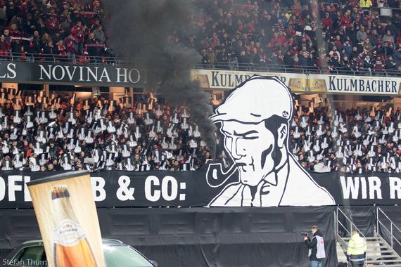 Die Choreografie in der Nordkurve.<br />Bild: Supporters Club Nürnberg”><figcaption>Die Choreografie in der Nordkurve.<br />Bild: Supporters Club Nürnberg</figcaption></figure>
<figure><img decoding=