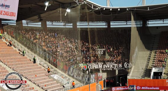 Die Gästefans am Sonntag beim Derby.<br />    <button type=