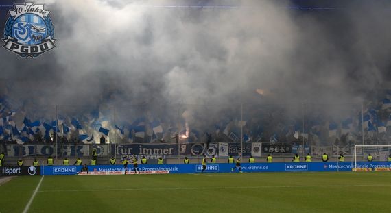 FCM-Fans am 24.02.2017 beim letzten Gastspiel in Duisburg.<br />Bild: PGDU.de”><figcaption>FCM-Fans am 24.02.2017 beim letzten Gastspiel in Duisburg.<br />Bild: PGDU.de</figcaption></figure>
                </div>
                
                <!-- YouTube (Meta-Feld) -->
                
            </div>
        </article>

                <script>
        (function() {
            var root = document.querySelector('.ff-single-news-gallery');
            if (!root) return;
            var slides = root.querySelectorAll('.ff-single-news-gallery-slide');
            var dots = root.querySelectorAll('.ff-single-news-gallery-dot');
            var prev = root.querySelector('.ff-single-news-gallery-prev');
            var next = root.querySelector('.ff-single-news-gallery-next');
            var n = slides.length;
            if (n < 2) return;
            var i = 0;
            function closeAllImgInfo() {
                root.querySelectorAll('.ff-fv-img-info-host.is-info-open').forEach(function(host) {
                    host.classList.remove('is-info-open');
                    var b = host.querySelector('.ff-fv-img-info-btn');
                    var p = host.querySelector('.ff-fv-img-info-panel');
                    if (b) b.setAttribute('aria-expanded', 'false');
                    if (p) p.setAttribute('aria-hidden', 'true');
                });
            }
            function show(idx) {
                closeAllImgInfo();
                i = ((idx % n) + n) % n;
                for (var s = 0; s < n; s++) {
                    if (s === i) slides[s].removeAttribute('hidden'); else slides[s].setAttribute('hidden', '');
                }
                for (var s = 0; s < dots.length; s++) {
                    dots[s].classList.toggle('is-active', s === i);
                    dots[s].setAttribute('aria-selected', s === i ? 'true' : 'false');
                }
            }
            if (prev) prev.addEventListener('click', function() { show(i - 1); });
            if (next) next.addEventListener('click', function() { show(i + 1); });
            for (var d = 0; d < dots.length; d++) {
                (function(di) { dots[di].addEventListener('click', function() { show(di); }); })(d);
            }
        })();
        </script>
        
        <!-- Kommentare -->
                <section class=