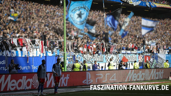 Wie schon beim letzten Derby kam es auch im Vorfeld des heutigen Derbys zu gegenseitigen Provokationen.<br />Symbolbild: Faszination Fankurve”><figcaption>Wie schon beim letzten Derby kam es auch im Vorfeld des heutigen Derbys zu gegenseitigen Provokationen.<br />Symbolbild: Faszination Fankurve</figcaption></figure>
                </div>
                
                <!-- YouTube (Meta-Feld) -->
                
            </div>
        </article>

                <script>
        (function() {
            var root = document.querySelector('.ff-single-news-gallery');
            if (!root) return;
            var slides = root.querySelectorAll('.ff-single-news-gallery-slide');
            var dots = root.querySelectorAll('.ff-single-news-gallery-dot');
            var prev = root.querySelector('.ff-single-news-gallery-prev');
            var next = root.querySelector('.ff-single-news-gallery-next');
            var n = slides.length;
            if (n < 2) return;
            var i = 0;
            function closeAllImgInfo() {
                root.querySelectorAll('.ff-fv-img-info-host.is-info-open').forEach(function(host) {
                    host.classList.remove('is-info-open');
                    var b = host.querySelector('.ff-fv-img-info-btn');
                    var p = host.querySelector('.ff-fv-img-info-panel');
                    if (b) b.setAttribute('aria-expanded', 'false');
                    if (p) p.setAttribute('aria-hidden', 'true');
                });
            }
            function show(idx) {
                closeAllImgInfo();
                i = ((idx % n) + n) % n;
                for (var s = 0; s < n; s++) {
                    if (s === i) slides[s].removeAttribute('hidden'); else slides[s].setAttribute('hidden', '');
                }
                for (var s = 0; s < dots.length; s++) {
                    dots[s].classList.toggle('is-active', s === i);
                    dots[s].setAttribute('aria-selected', s === i ? 'true' : 'false');
                }
            }
            if (prev) prev.addEventListener('click', function() { show(i - 1); });
            if (next) next.addEventListener('click', function() { show(i + 1); });
            for (var d = 0; d < dots.length; d++) {
                (function(di) { dots[di].addEventListener('click', function() { show(di); }); })(d);
            }
        })();
        </script>
        
        <!-- Kommentare -->
                <section class=