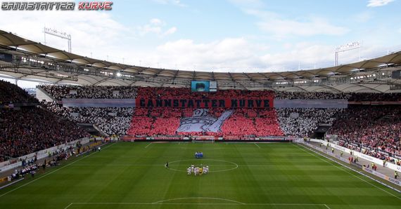 Die Choreografie in der Cannstatter Kurve.<br />Bild: Cannstatter-Kurve.de”><figcaption>Die Choreografie in der Cannstatter Kurve.<br />Bild: Cannstatter-Kurve.de</figcaption></figure>
<figure><img decoding=