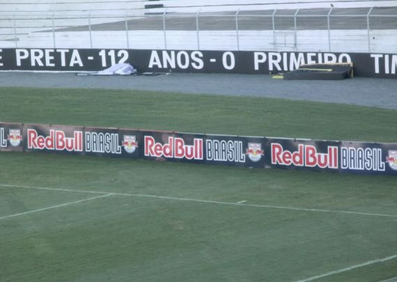 Mit Red Bull-Brasil gab es bereits einen Ableger des Konzerns in Brasilien.<br />Bild: Faszination Fankurve“><figcaption>Mit Red Bull-Brasil gab es bereits einen Ableger des Konzerns in Brasilien.<br />Bild: Faszination Fankurve</figcaption></figure>
            </div>

                    </article>

                <section class=