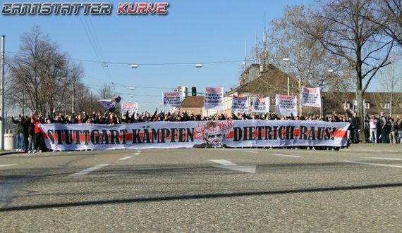 Die VfB-Ultras rufen wieder zu einem Fanmarsch durch Bad Cannstatt auf.<br />Bild: Cannstatter-Kurve.de”><figcaption>Die VfB-Ultras rufen wieder zu einem Fanmarsch durch Bad Cannstatt auf.<br />Bild: Cannstatter-Kurve.de</figcaption></figure>
                </div>
                
                <!-- YouTube (Meta-Feld) -->
                
            </div>
        </article>

                <script>
        (function() {
            var root = document.querySelector('.ff-single-news-gallery');
            if (!root) return;
            var slides = root.querySelectorAll('.ff-single-news-gallery-slide');
            var dots = root.querySelectorAll('.ff-single-news-gallery-dot');
            var prev = root.querySelector('.ff-single-news-gallery-prev');
            var next = root.querySelector('.ff-single-news-gallery-next');
            var n = slides.length;
            if (n < 2) return;
            var i = 0;
            function closeAllImgInfo() {
                root.querySelectorAll('.ff-fv-img-info-host.is-info-open').forEach(function(host) {
                    host.classList.remove('is-info-open');
                    var b = host.querySelector('.ff-fv-img-info-btn');
                    var p = host.querySelector('.ff-fv-img-info-panel');
                    if (b) b.setAttribute('aria-expanded', 'false');
                    if (p) p.setAttribute('aria-hidden', 'true');
                });
            }
            function show(idx) {
                closeAllImgInfo();
                i = ((idx % n) + n) % n;
                for (var s = 0; s < n; s++) {
                    if (s === i) slides[s].removeAttribute('hidden'); else slides[s].setAttribute('hidden', '');
                }
                for (var s = 0; s < dots.length; s++) {
                    dots[s].classList.toggle('is-active', s === i);
                    dots[s].setAttribute('aria-selected', s === i ? 'true' : 'false');
                }
            }
            if (prev) prev.addEventListener('click', function() { show(i - 1); });
            if (next) next.addEventListener('click', function() { show(i + 1); });
            for (var d = 0; d < dots.length; d++) {
                (function(di) { dots[di].addEventListener('click', function() { show(di); }); })(d);
            }
        })();
        </script>
        
        <!-- Kommentare -->
                <section class=