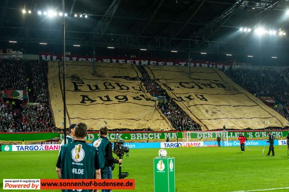 Zuerst war die Kiste geschlossen. Bild: sport-in-augsburg.de