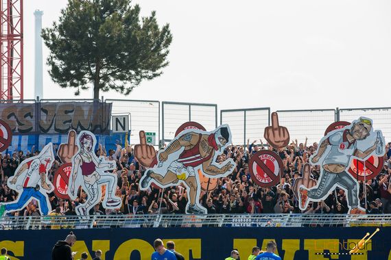 Bei der Choreografie in der Südkurve wurden Energie Cottbus-Fans gejagt.<br />Bild: Lichtpunkt Fotografie”><figcaption>Bei der Choreografie in der Südkurve wurden Energie Cottbus-Fans gejagt.<br />Bild: Lichtpunkt Fotografie</figcaption></figure>
<figure><img decoding=