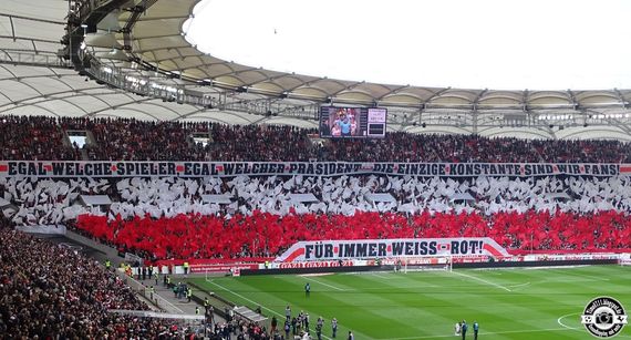 Choreografie des Schwabensturms in der Cannstatter Kurve.<br />Bild: timo0711.blogspot.de”><figcaption>Choreografie des Schwabensturms in der Cannstatter Kurve.<br />Bild: timo0711.blogspot.de</figcaption></figure>
<figure><img decoding=