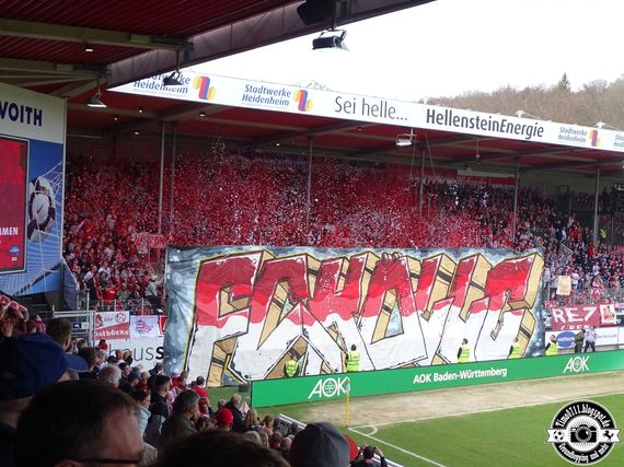 Konfetti-Intro im Gästeblock.<br />Bild: timo0711.blogspot.de”><figcaption>Konfetti-Intro im Gästeblock.<br />Bild: timo0711.blogspot.de</figcaption></figure>
<figure><img decoding=